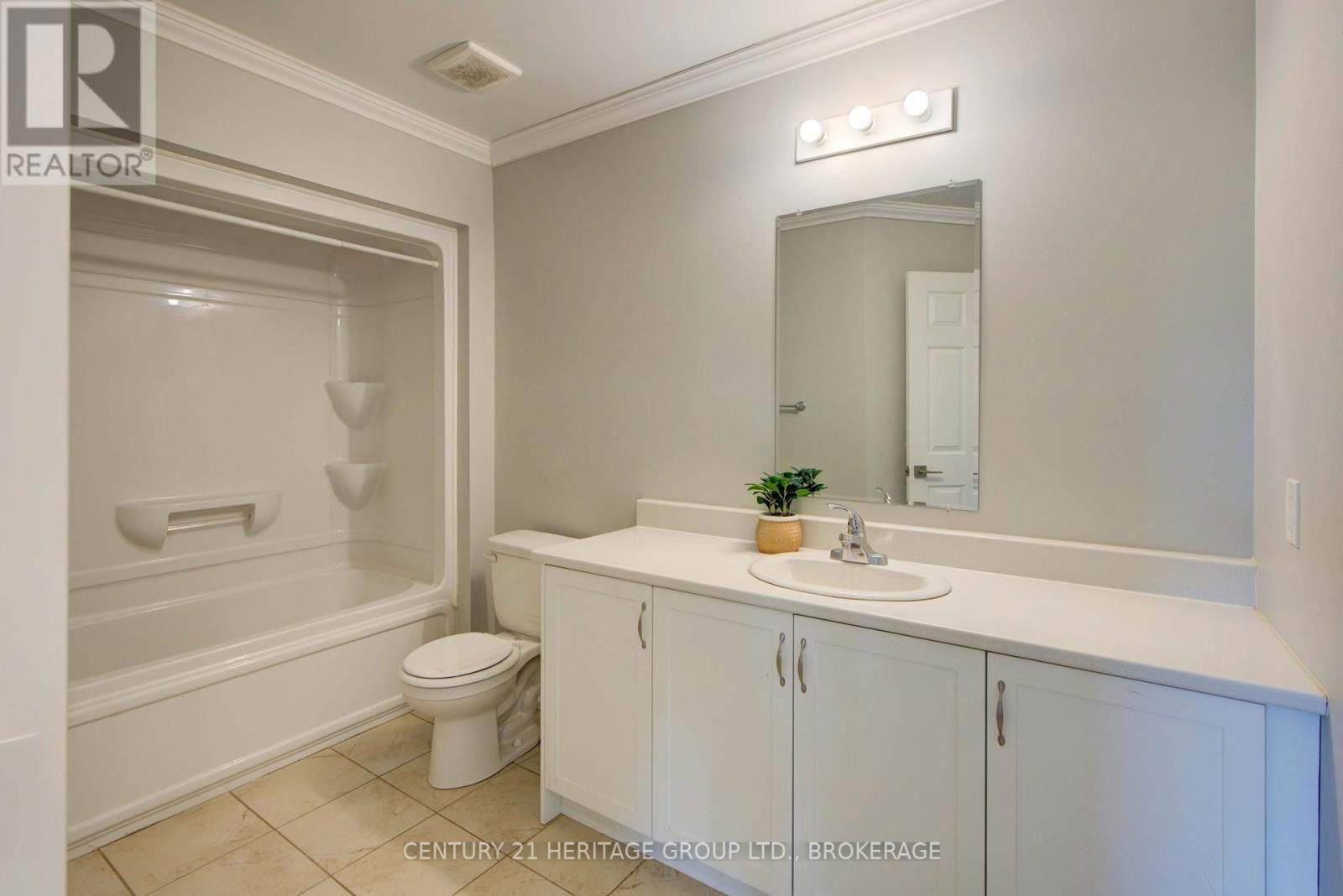 104 BRENNAN CRESCENT Image 21