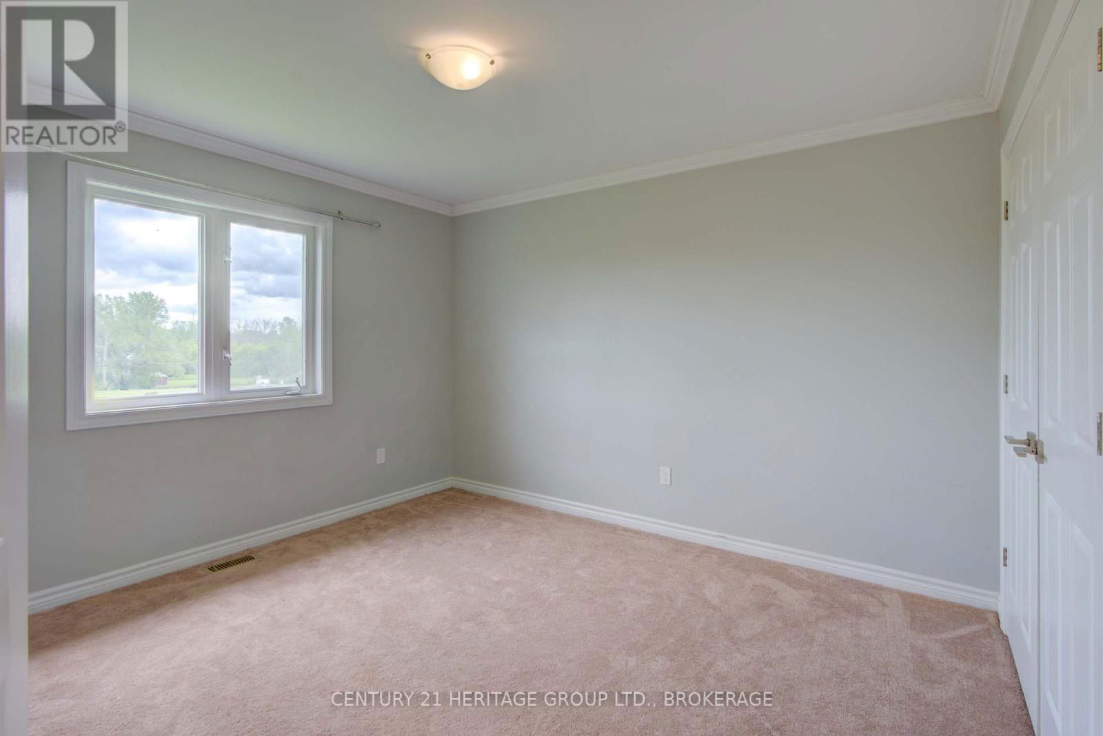 104 BRENNAN CRESCENT Image 22