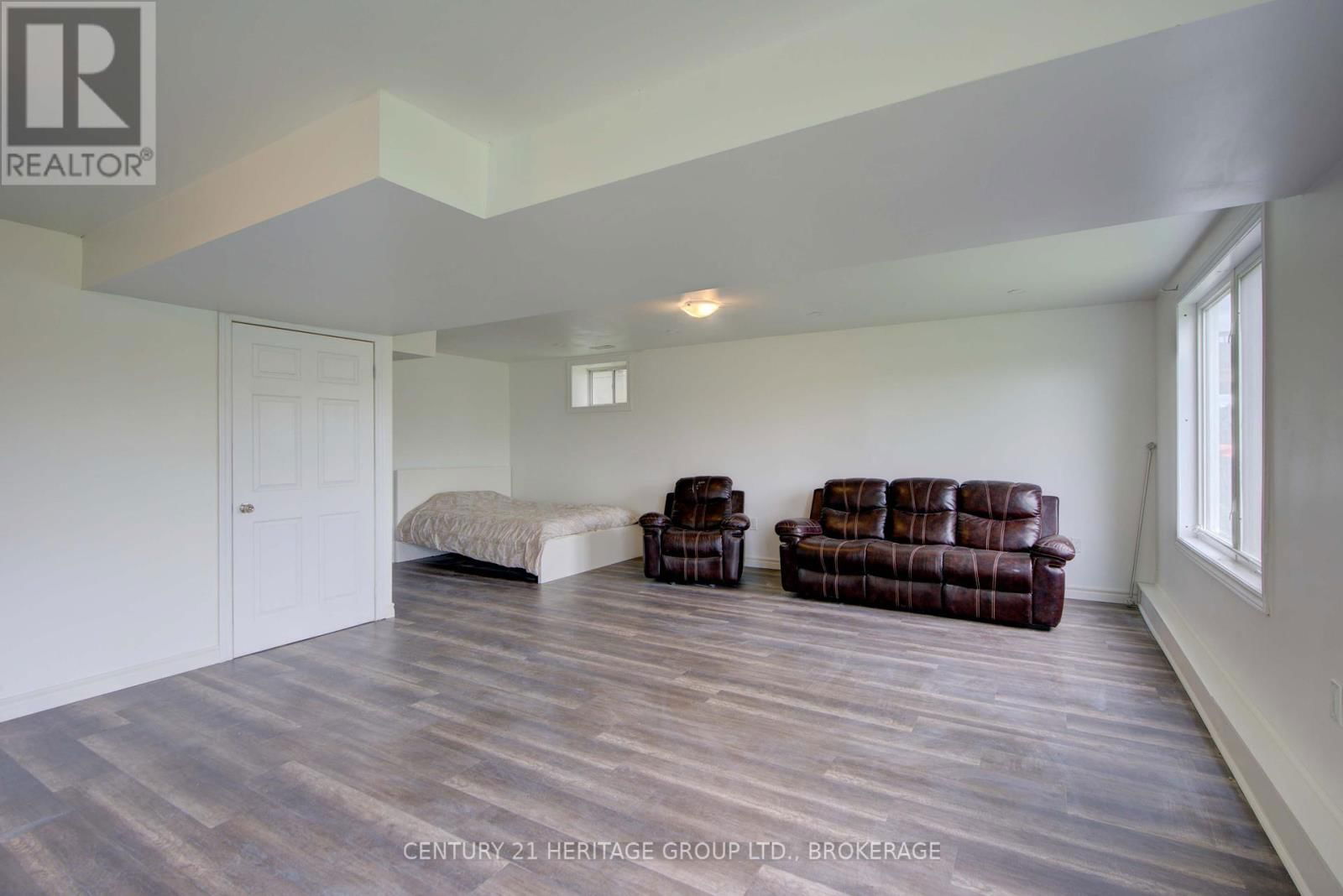 104 BRENNAN CRESCENT Image 29