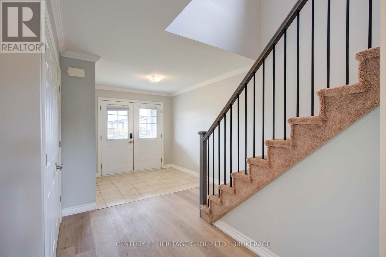104 BRENNAN CRESCENT Image 30