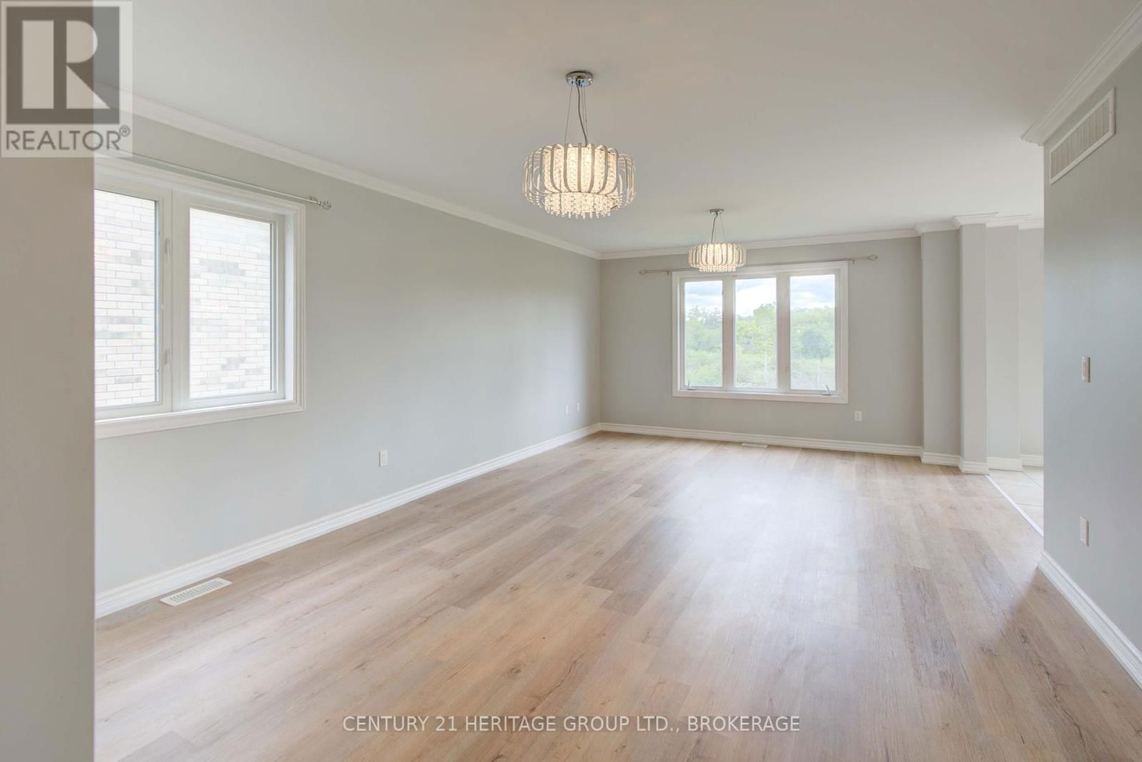 104 BRENNAN CRESCENT Image 35