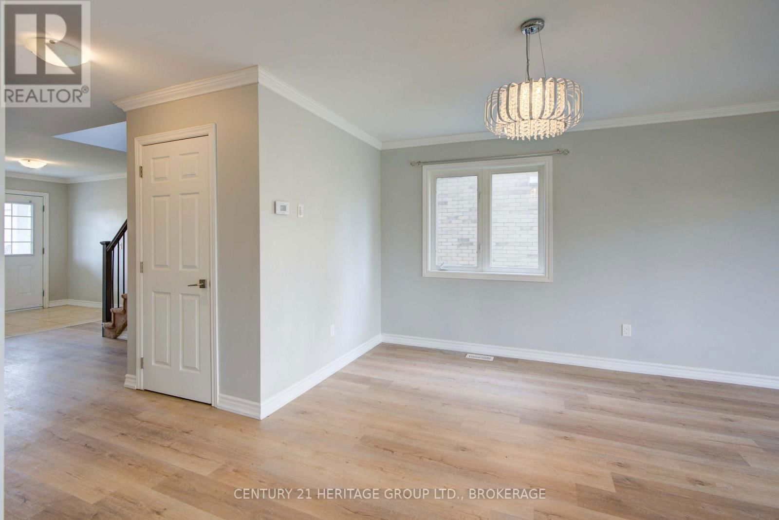 104 BRENNAN CRESCENT Image 38