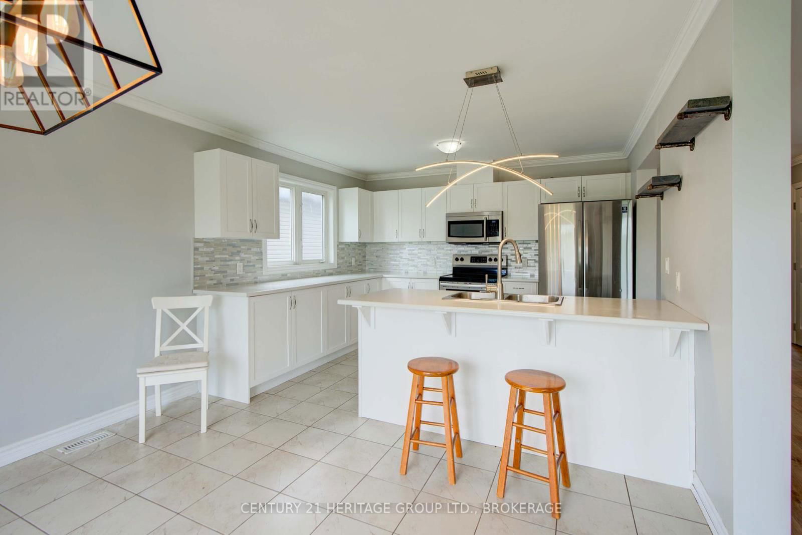 104 BRENNAN CRESCENT Image 43