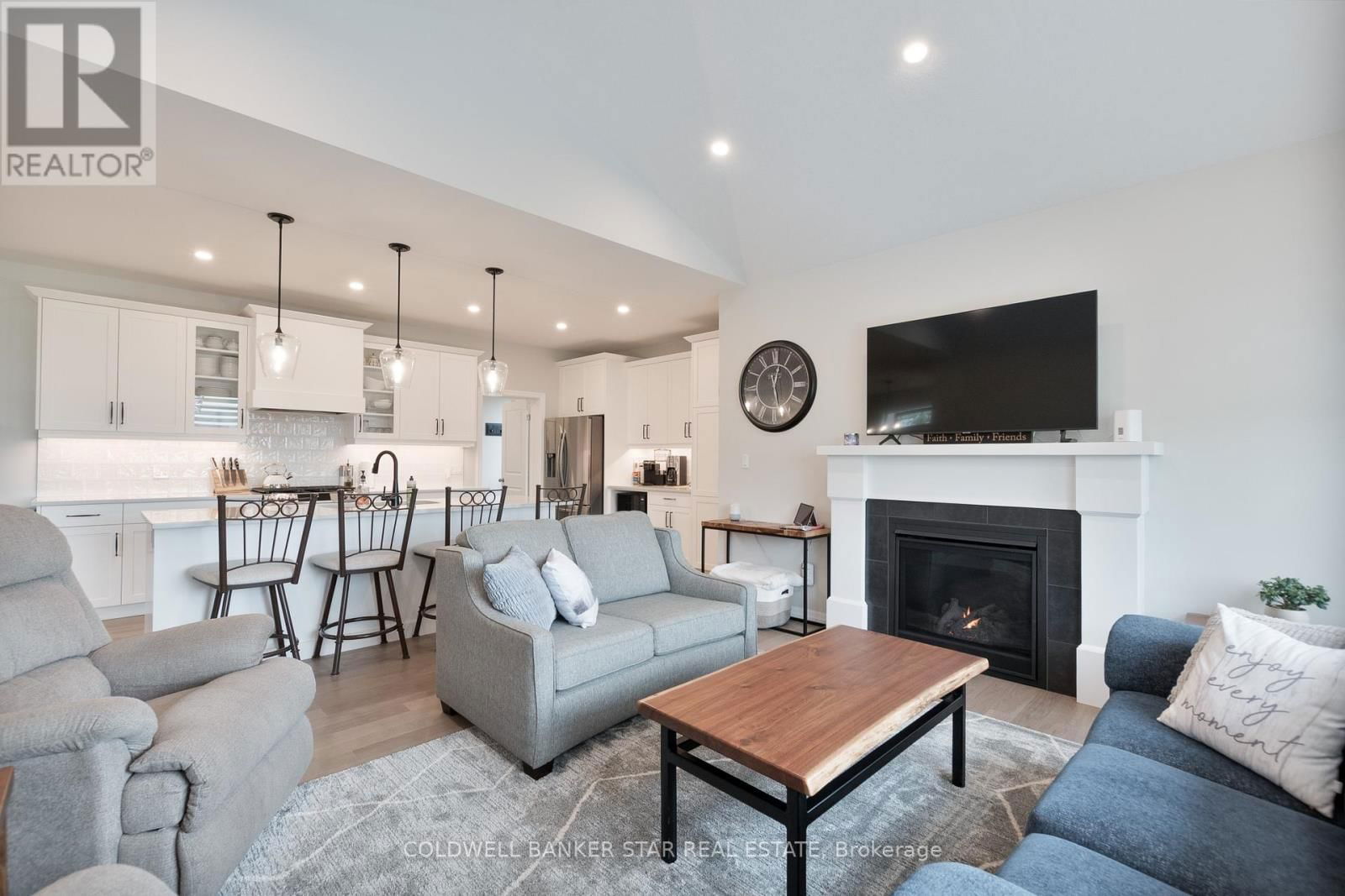 136 GRAYDON DRIVE Image 17