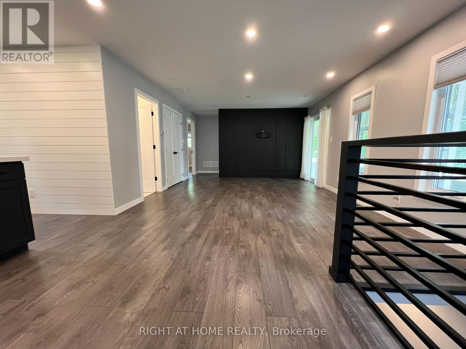 215 WELLINGTON STREET Image 10