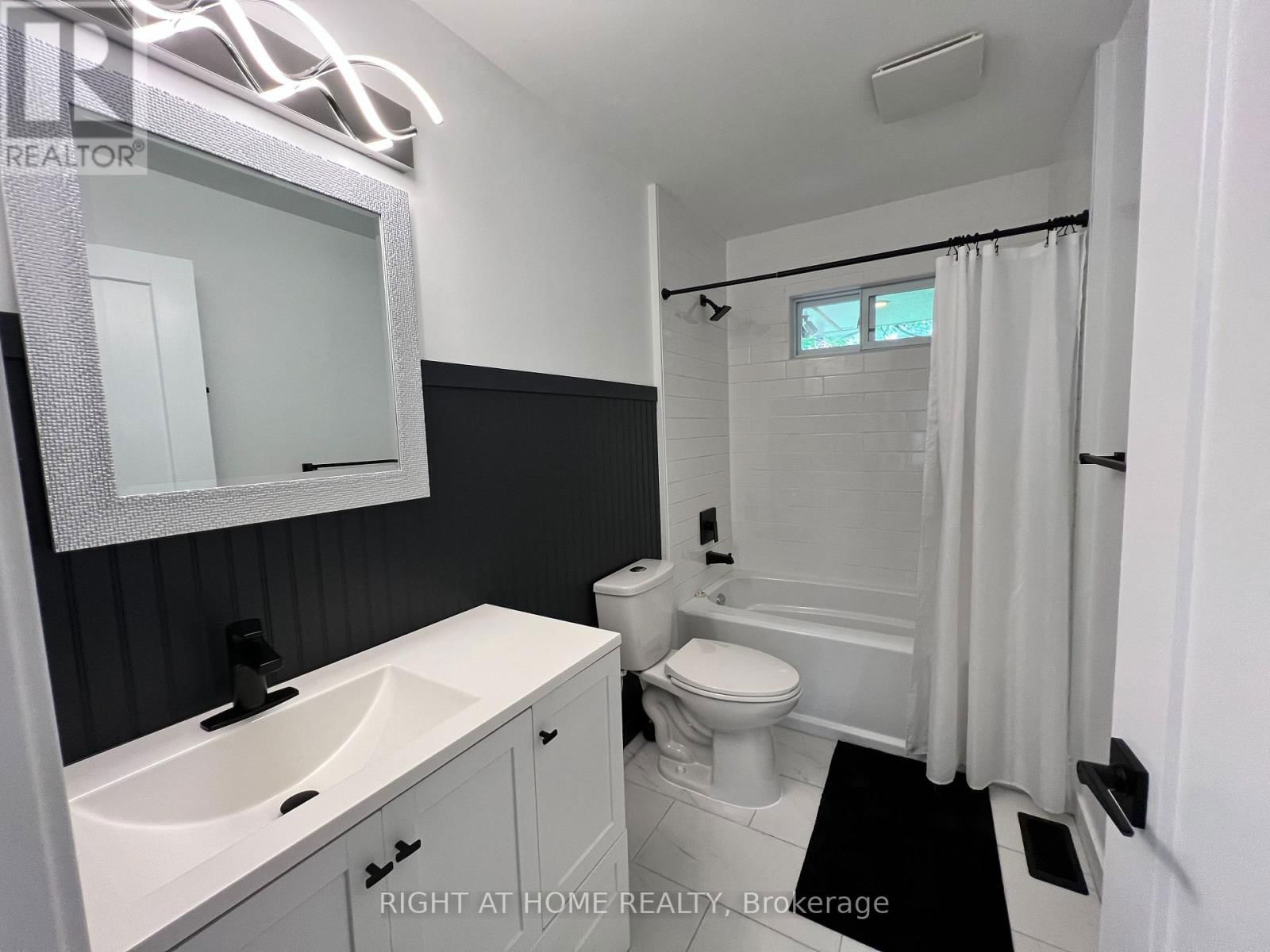 215 WELLINGTON STREET Image 12