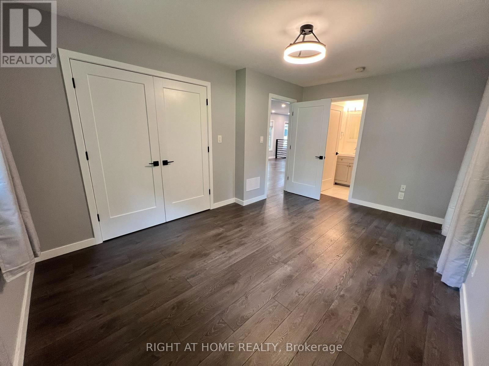215 WELLINGTON STREET Image 14