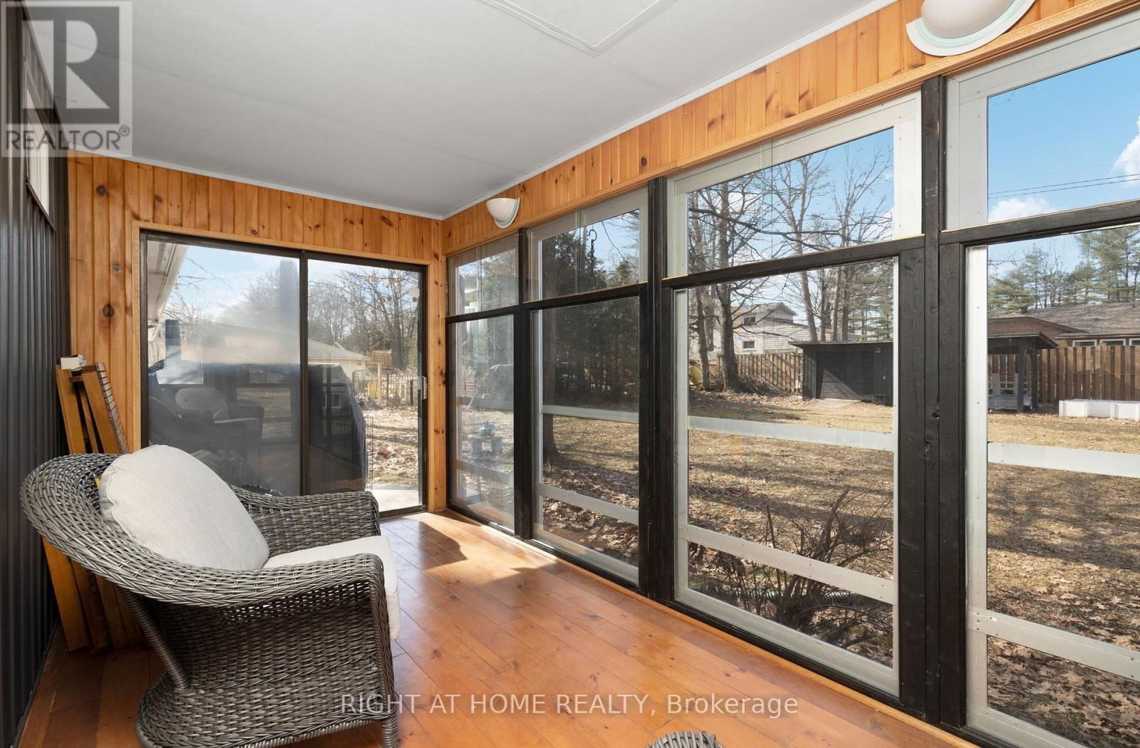215 WELLINGTON STREET Image 15