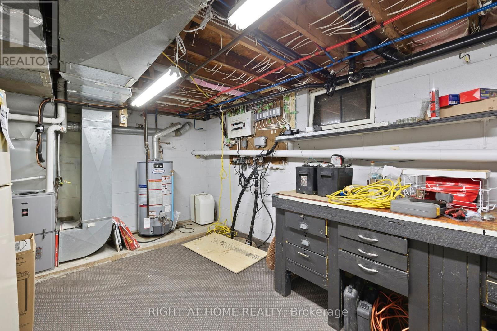 215 WELLINGTON STREET Image 27