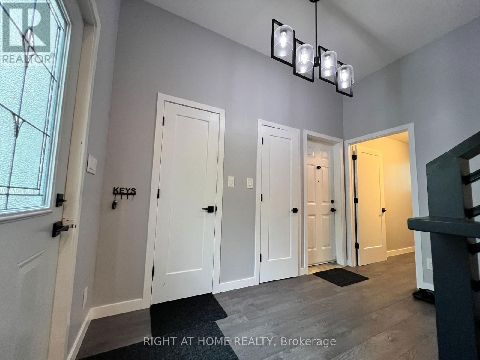 215 WELLINGTON STREET Image 3
