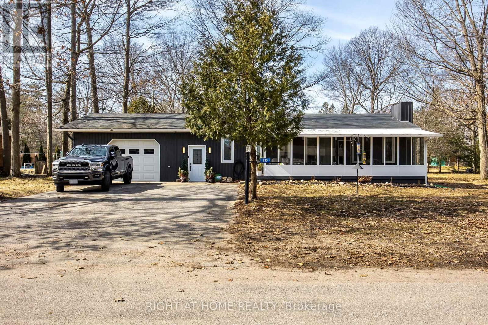 215 WELLINGTON STREET Image 31