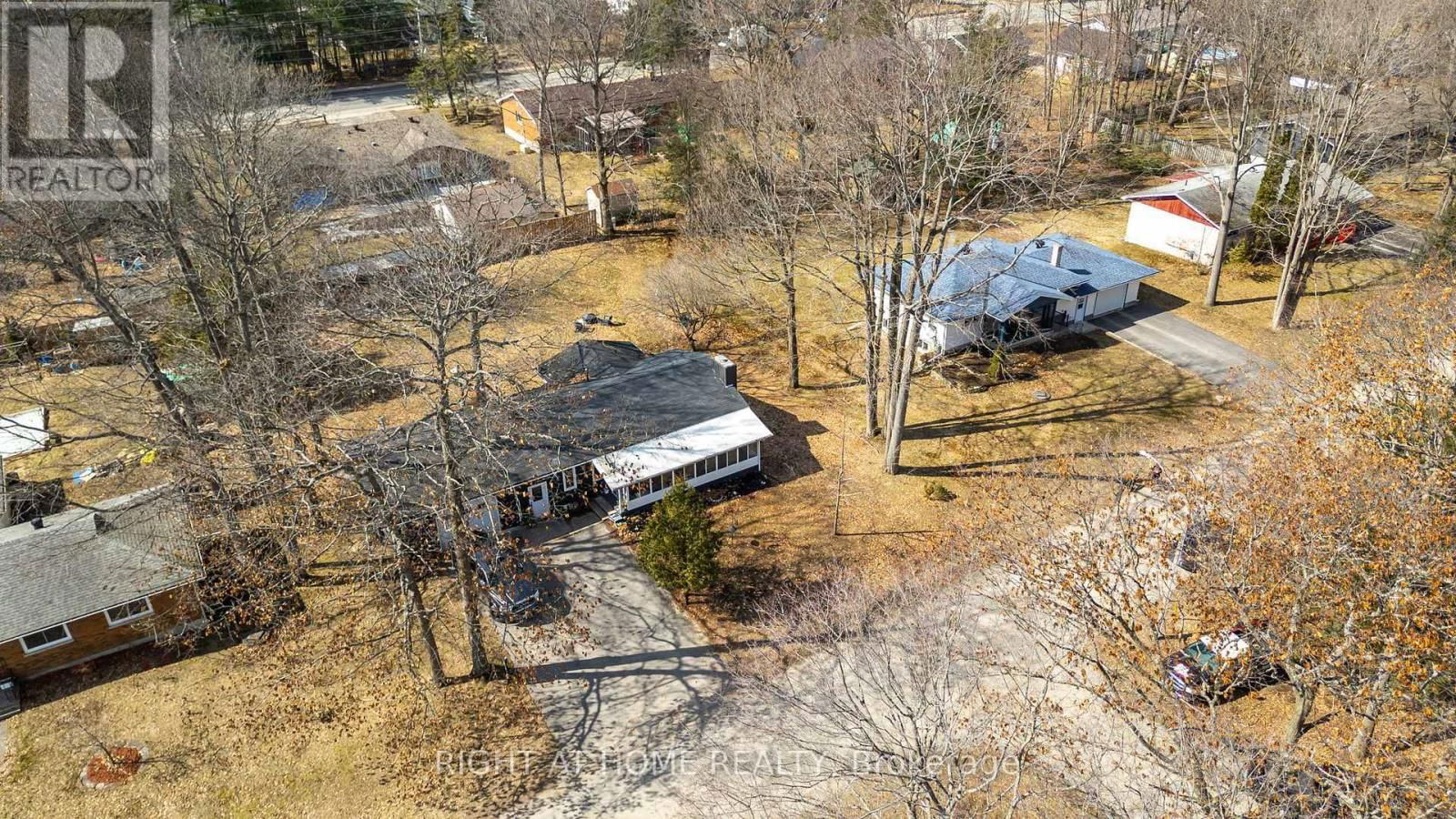 215 WELLINGTON STREET Image 33