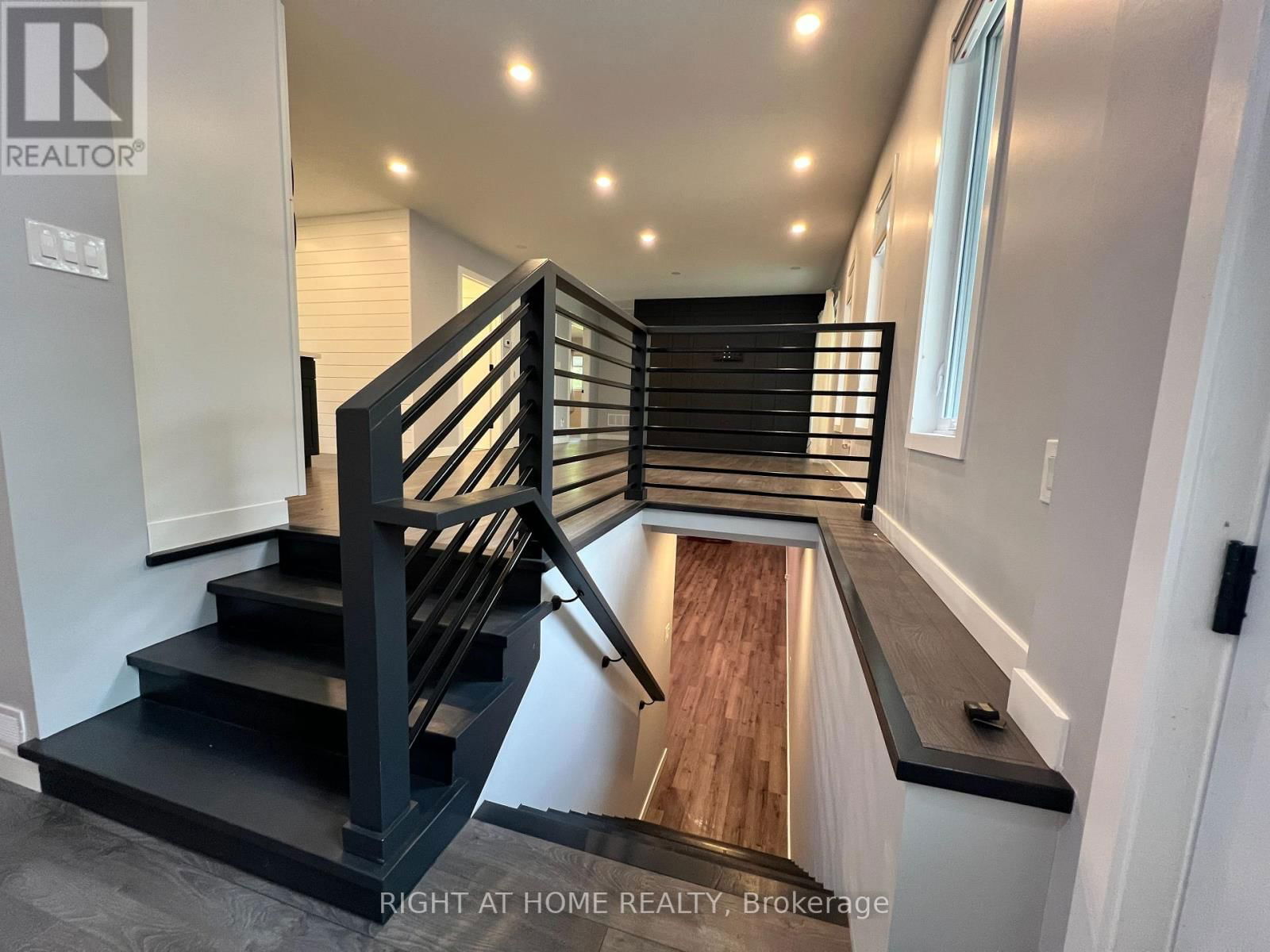 215 WELLINGTON STREET Image 4