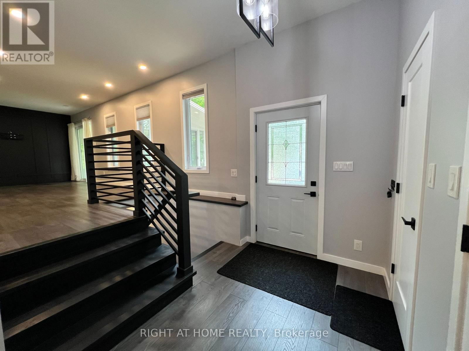 215 WELLINGTON STREET Image 5