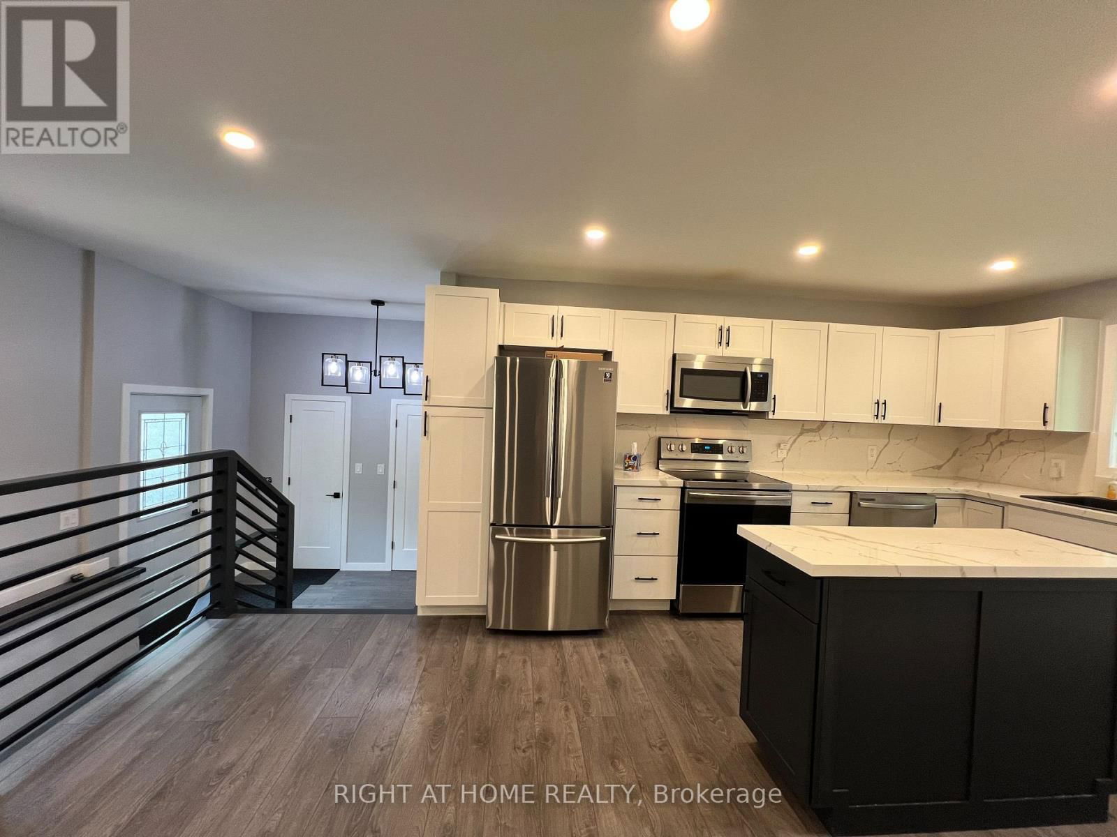 215 WELLINGTON STREET Image 6