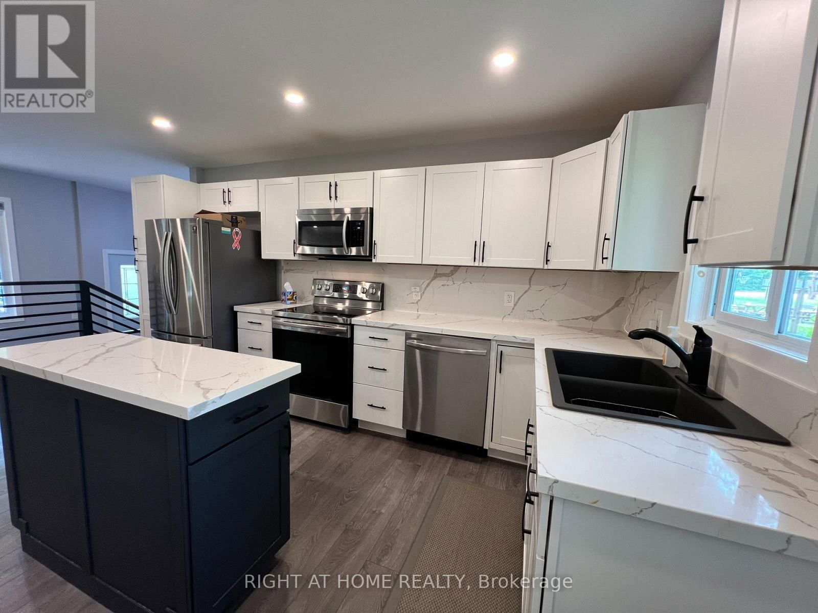 215 WELLINGTON STREET Image 7