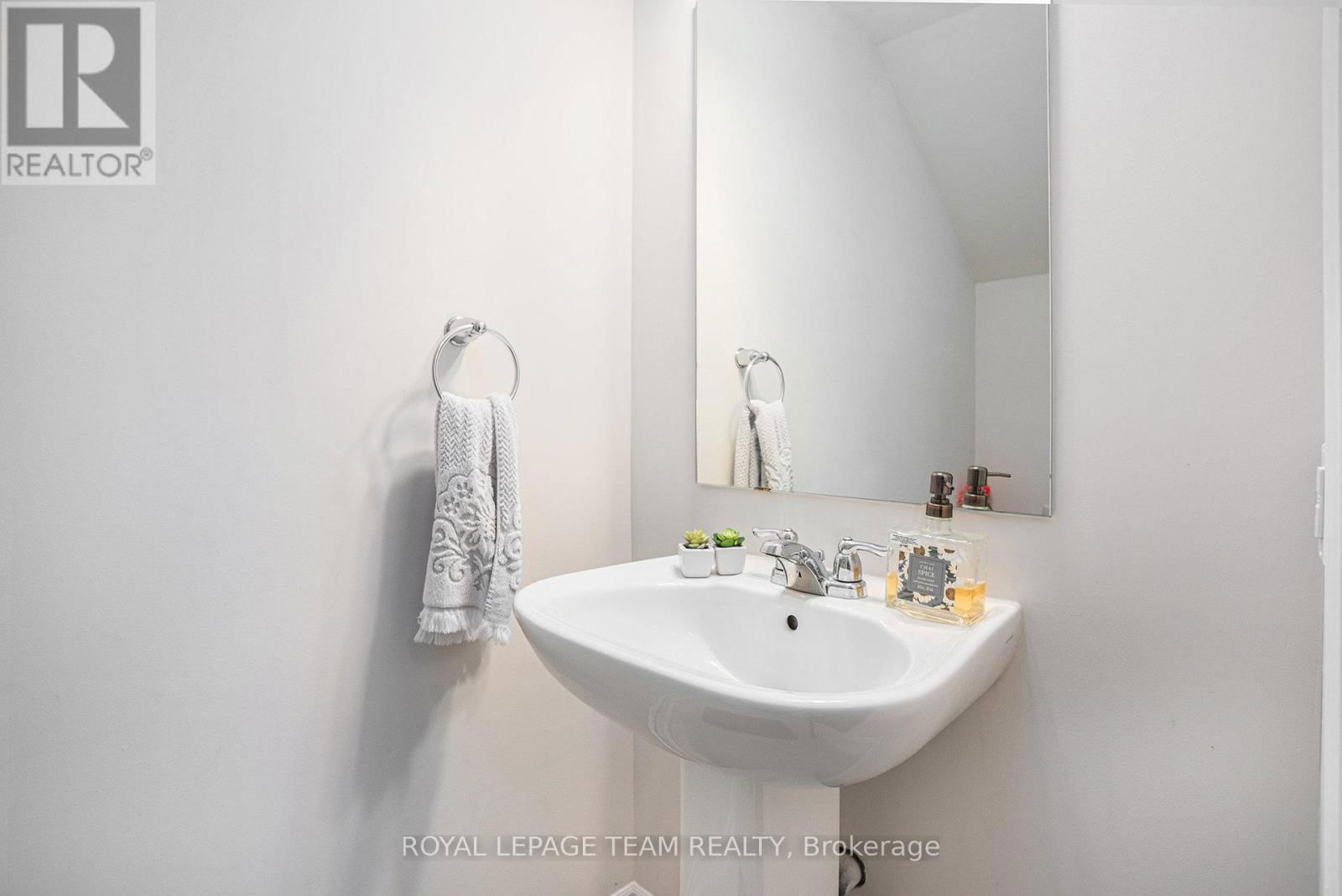 57 LYRID PRIVATE Image 13