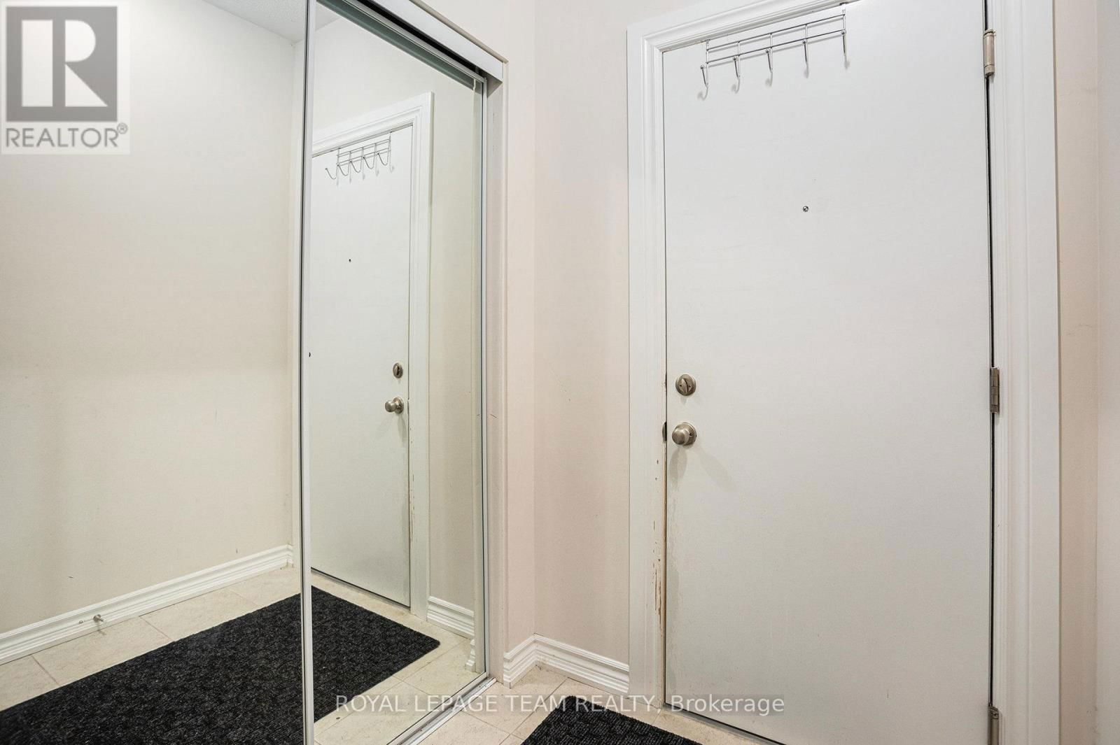 57 LYRID PRIVATE Image 3