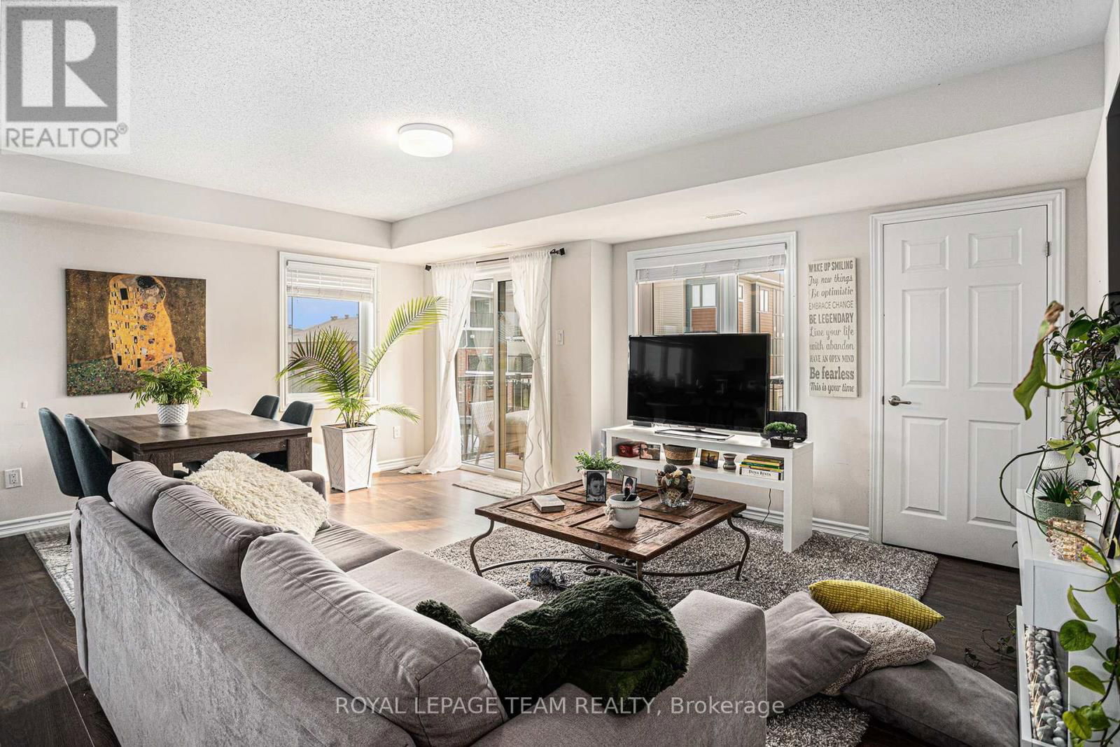 57 LYRID PRIVATE Image 4