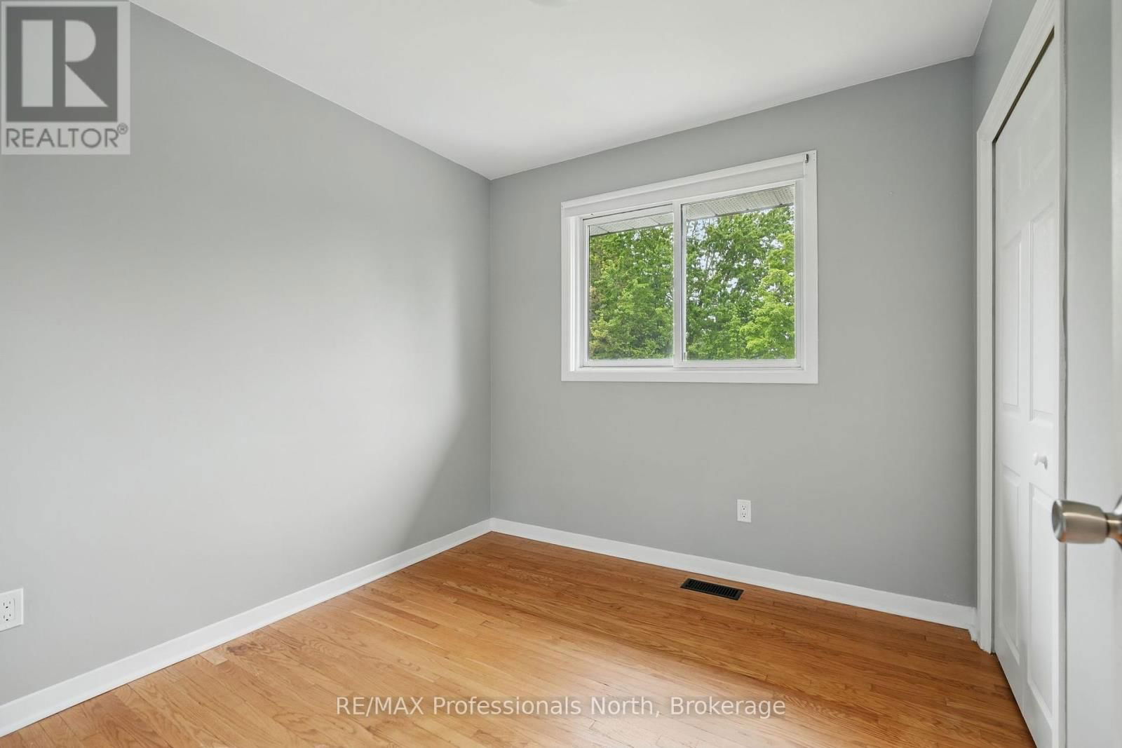 3 PLEASANT AVENUE Image 18