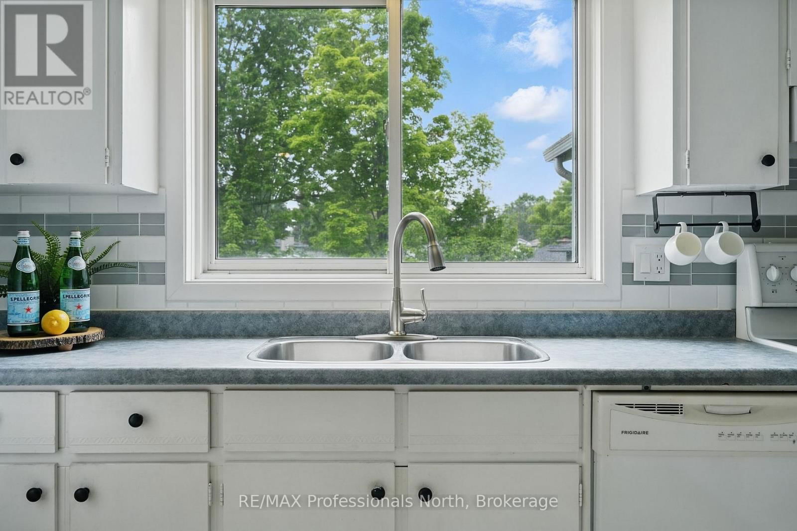 3 PLEASANT AVENUE Image 8