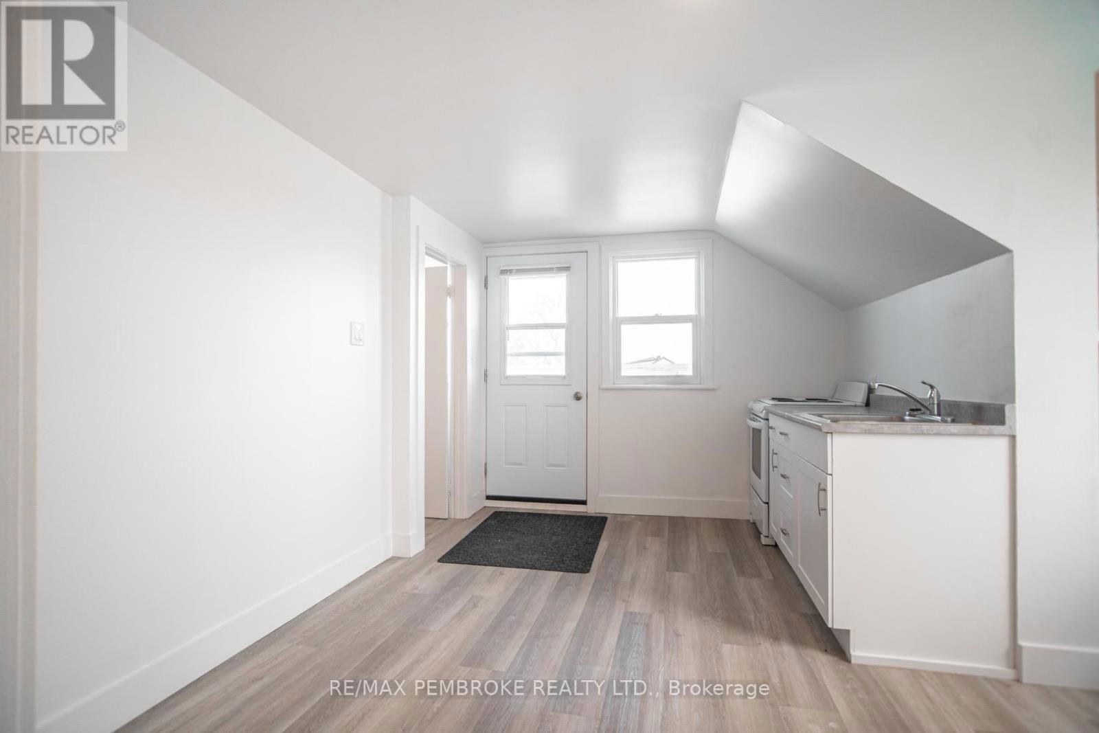 1206 PEMBROKE STREET EAST Image 36