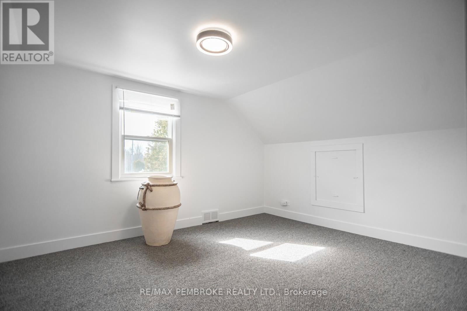 1206 PEMBROKE STREET EAST Image 44