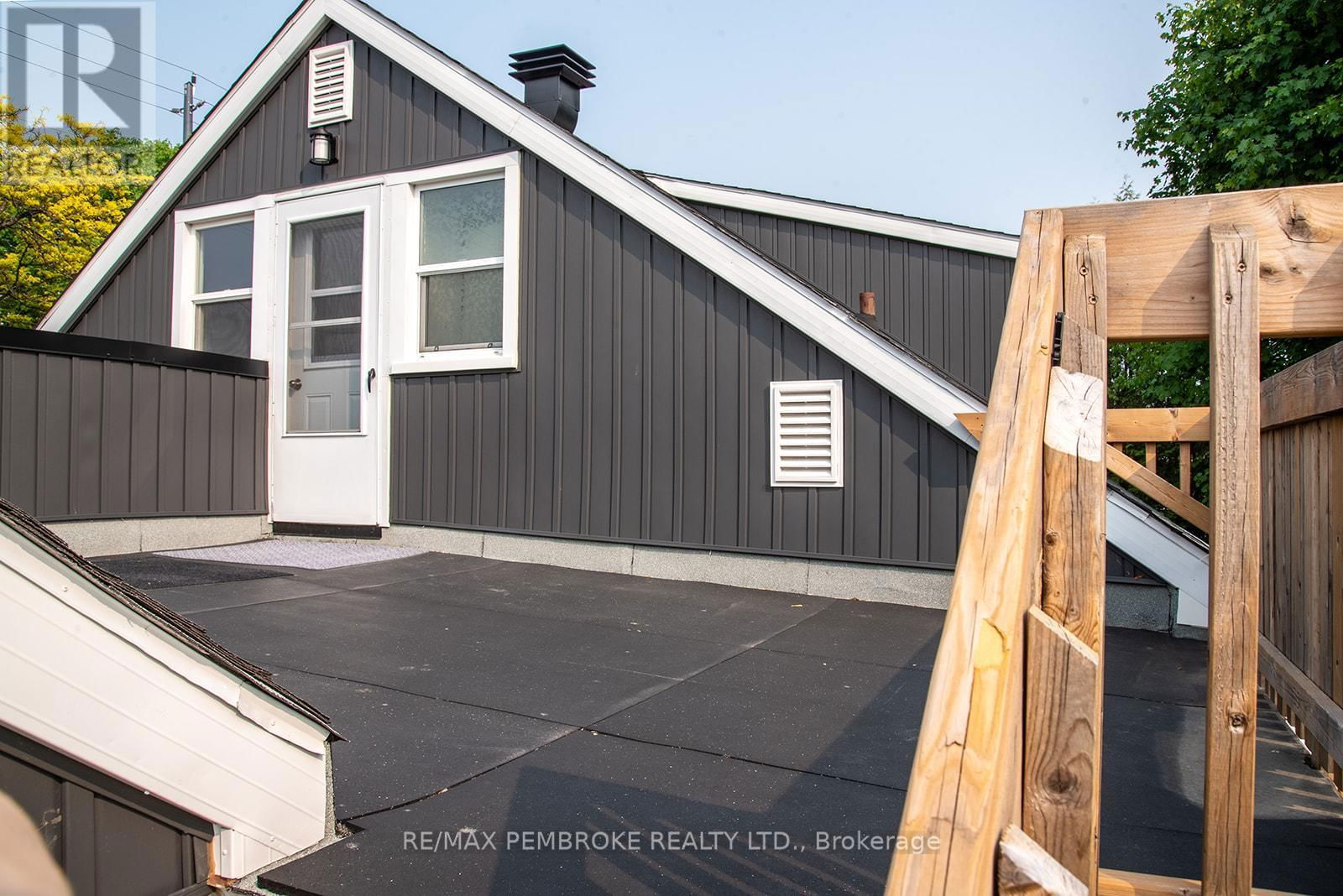 1206 PEMBROKE STREET EAST Image 8