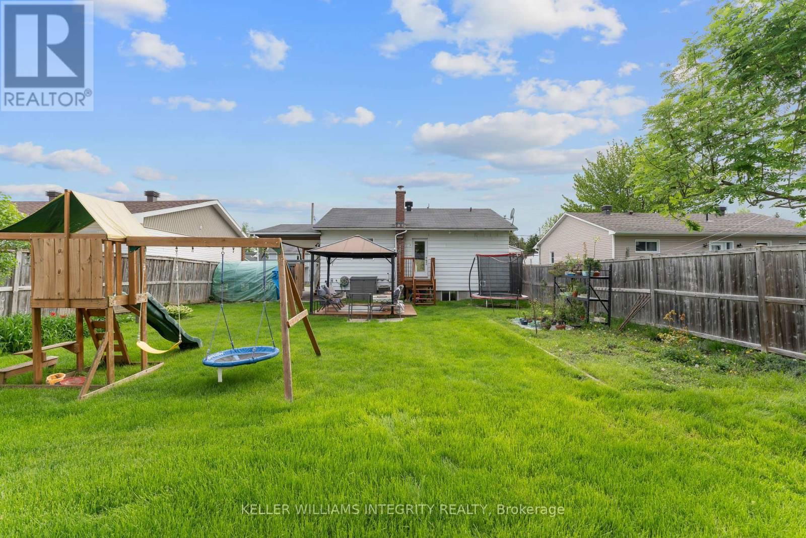 3867 CHAMPLAIN STREET Image 11