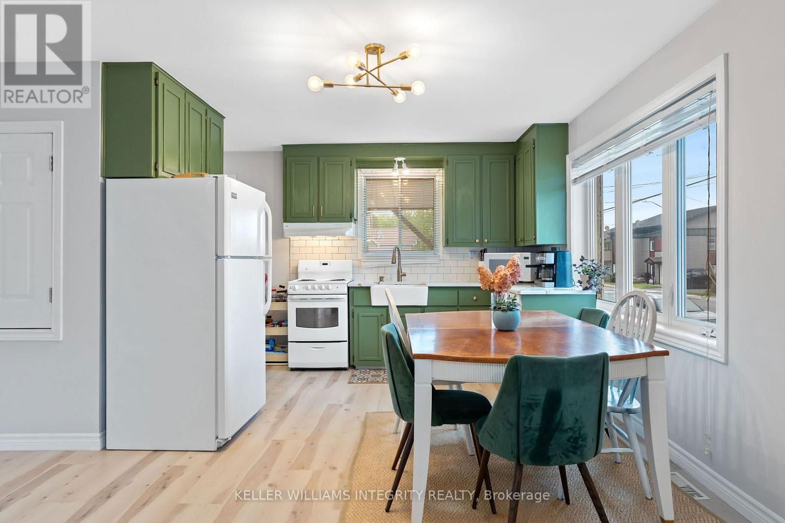 3867 CHAMPLAIN STREET Image 14