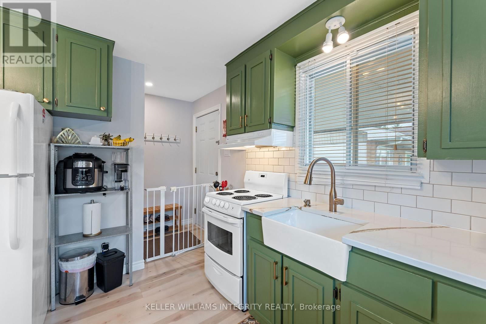 3867 CHAMPLAIN STREET Image 16