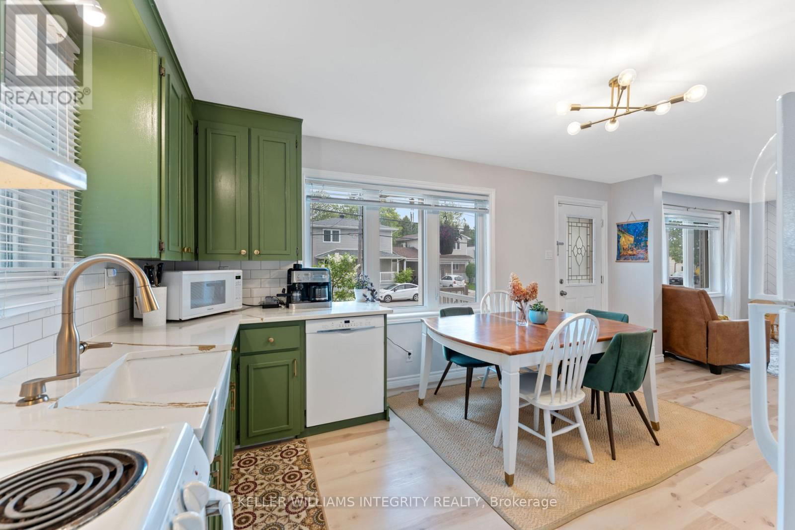 3867 CHAMPLAIN STREET Image 17
