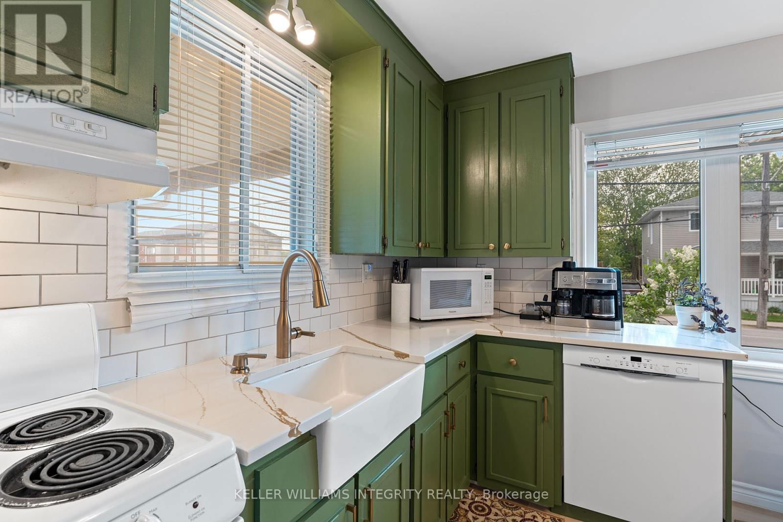 3867 CHAMPLAIN STREET Image 18