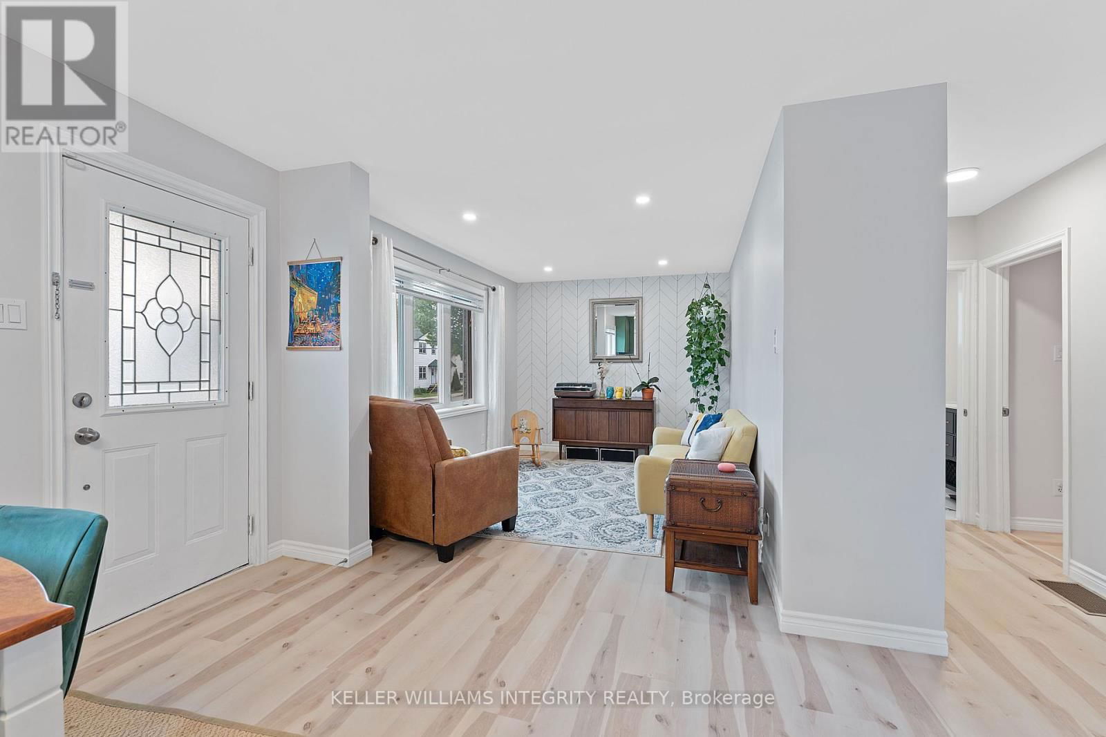 3867 CHAMPLAIN STREET Image 20