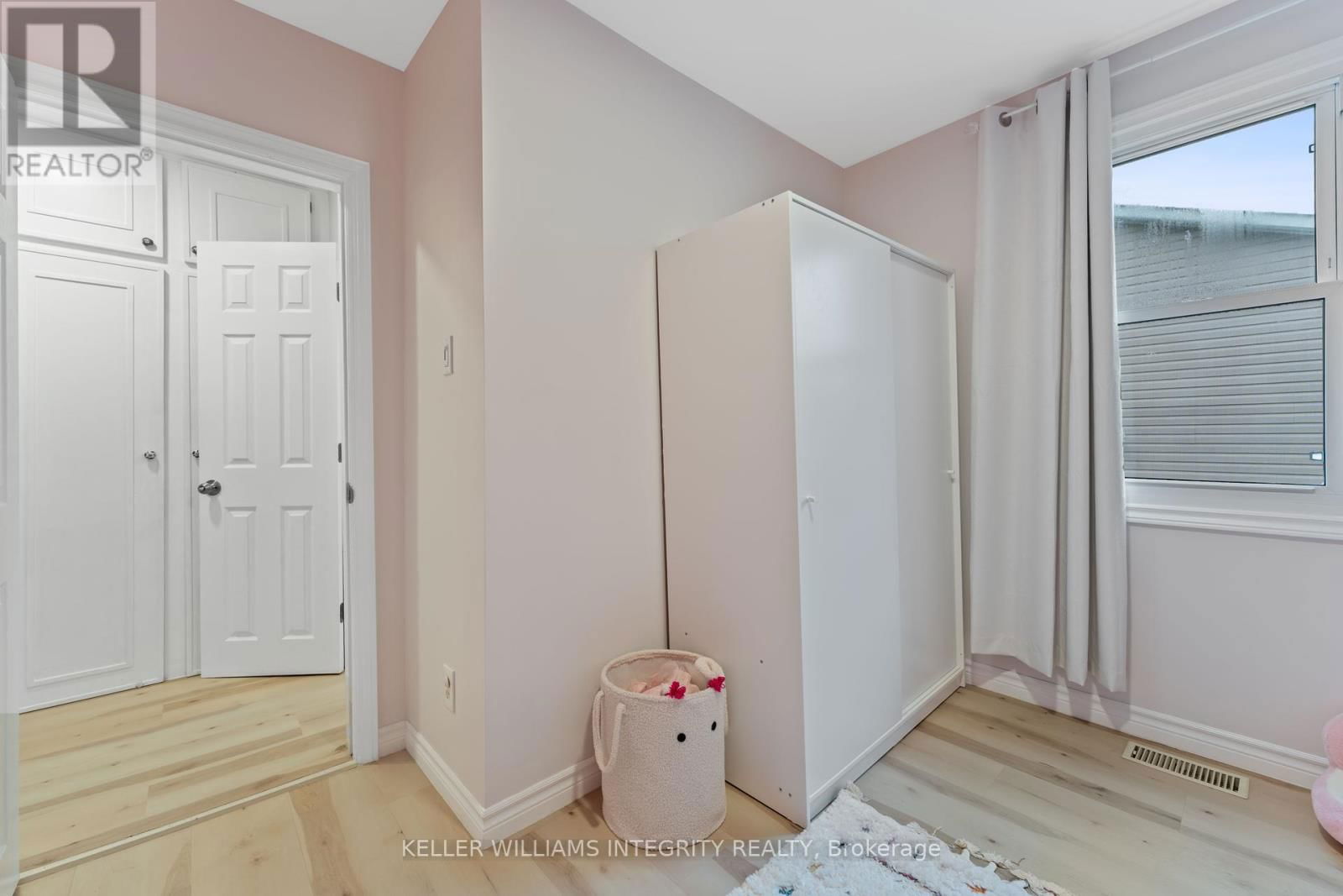 3867 CHAMPLAIN STREET Image 24
