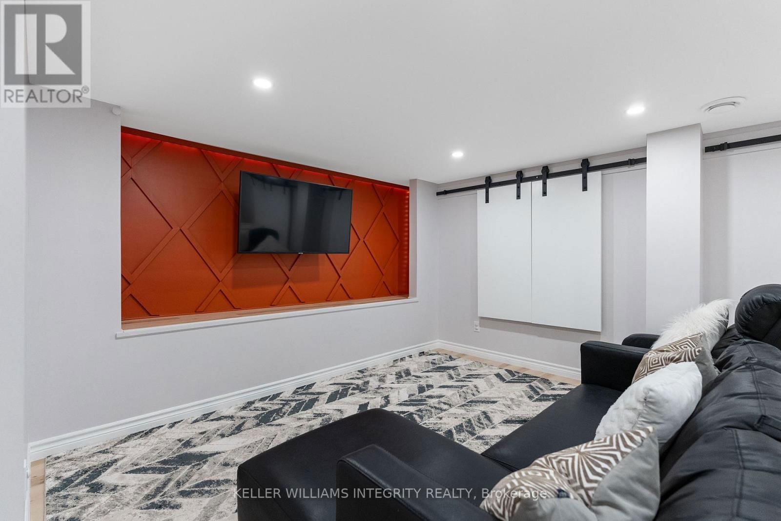 3867 CHAMPLAIN STREET Image 33