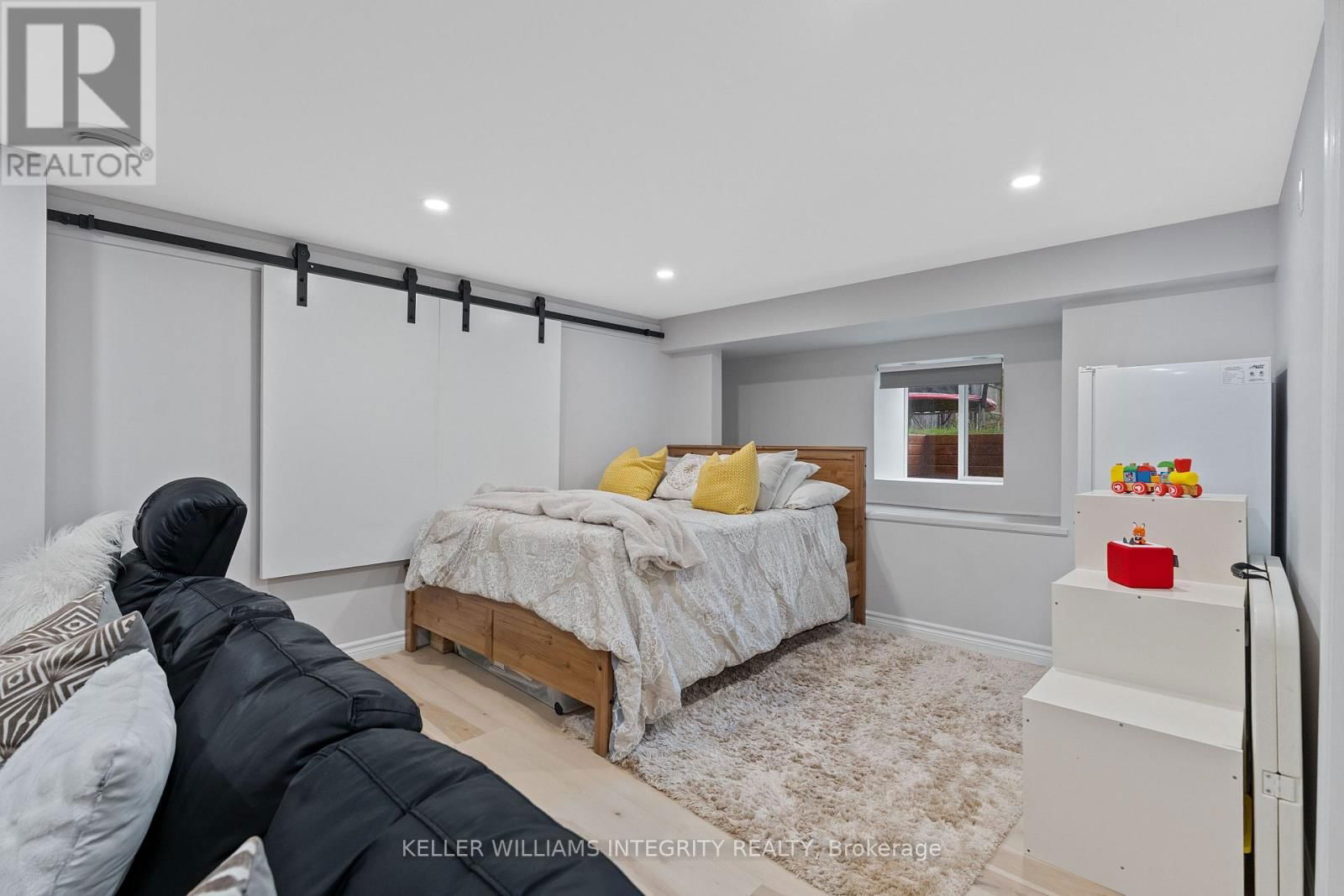 3867 CHAMPLAIN STREET Image 36