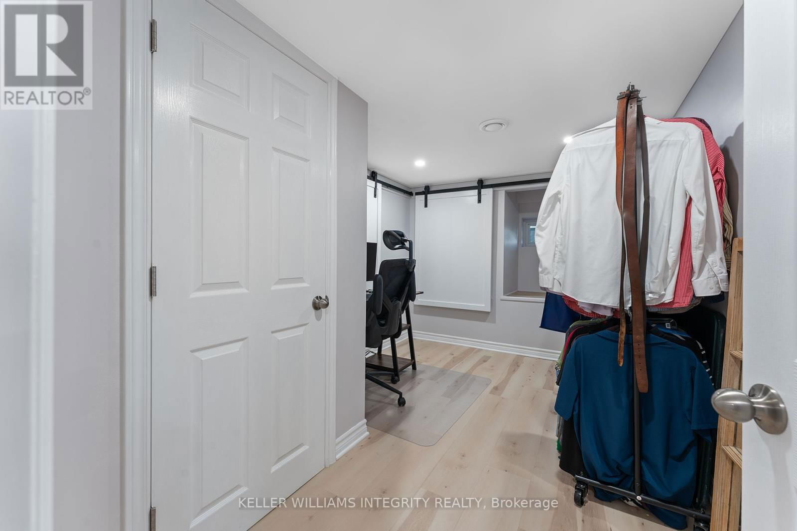 3867 CHAMPLAIN STREET Image 37