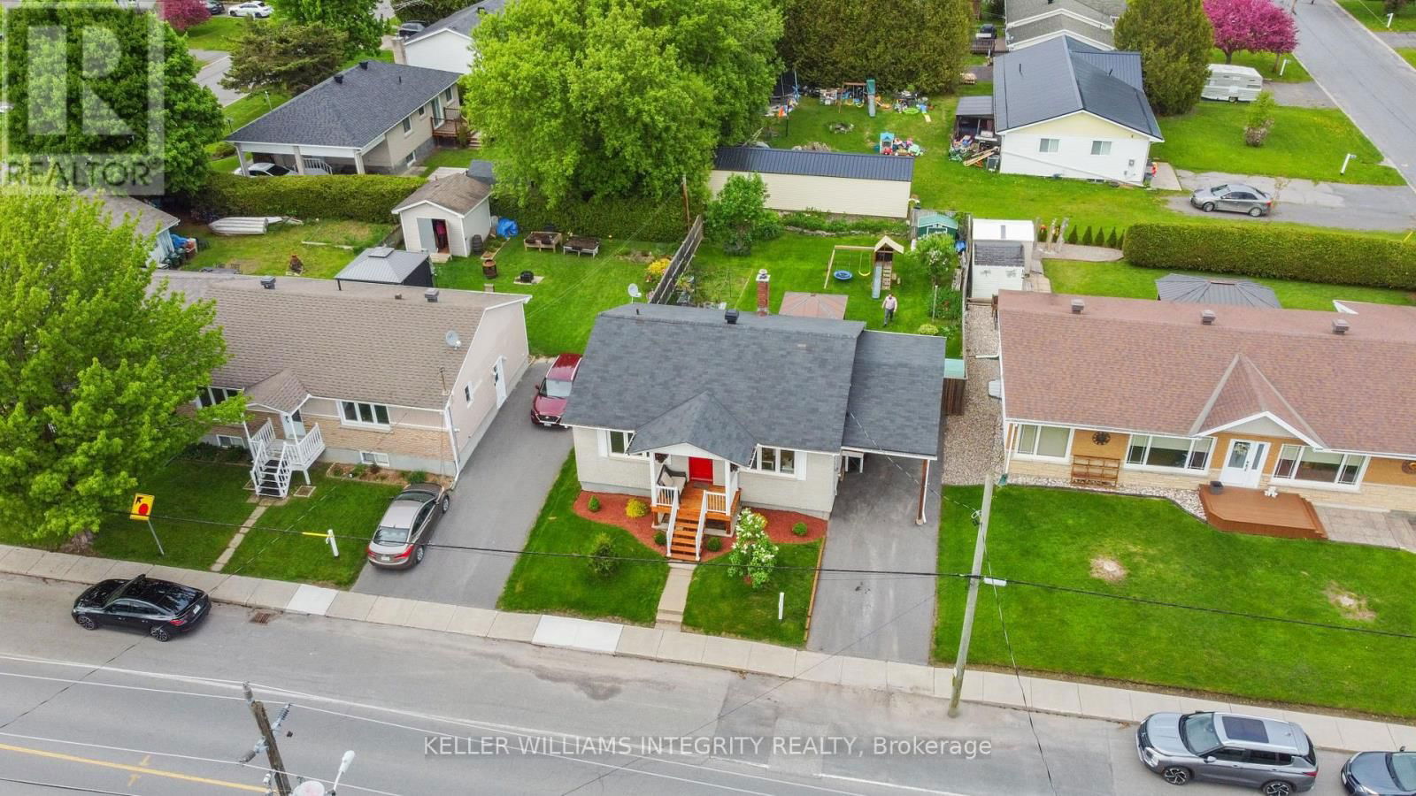 3867 CHAMPLAIN STREET Image 40