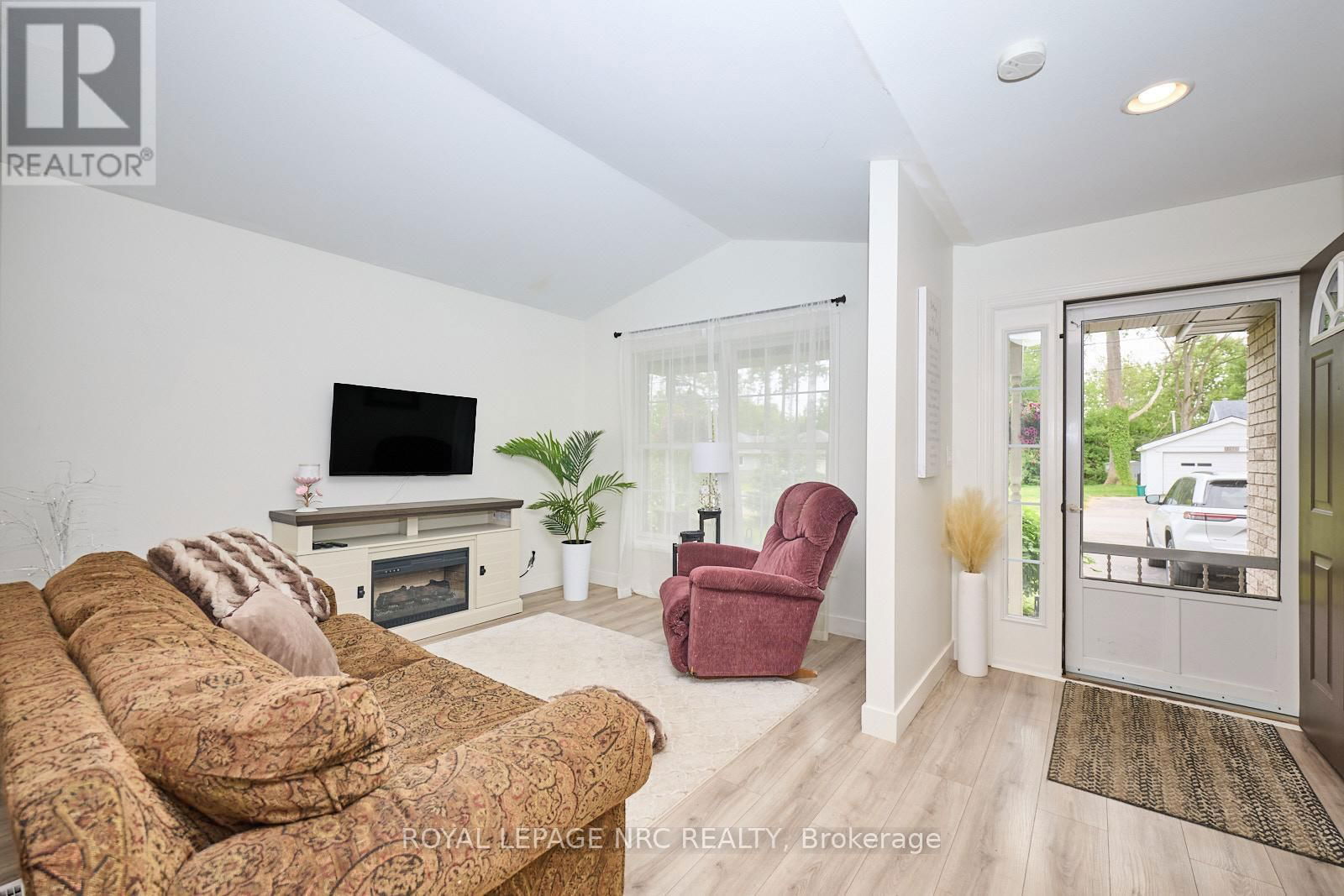3270 POPLAR AVENUE Image 19