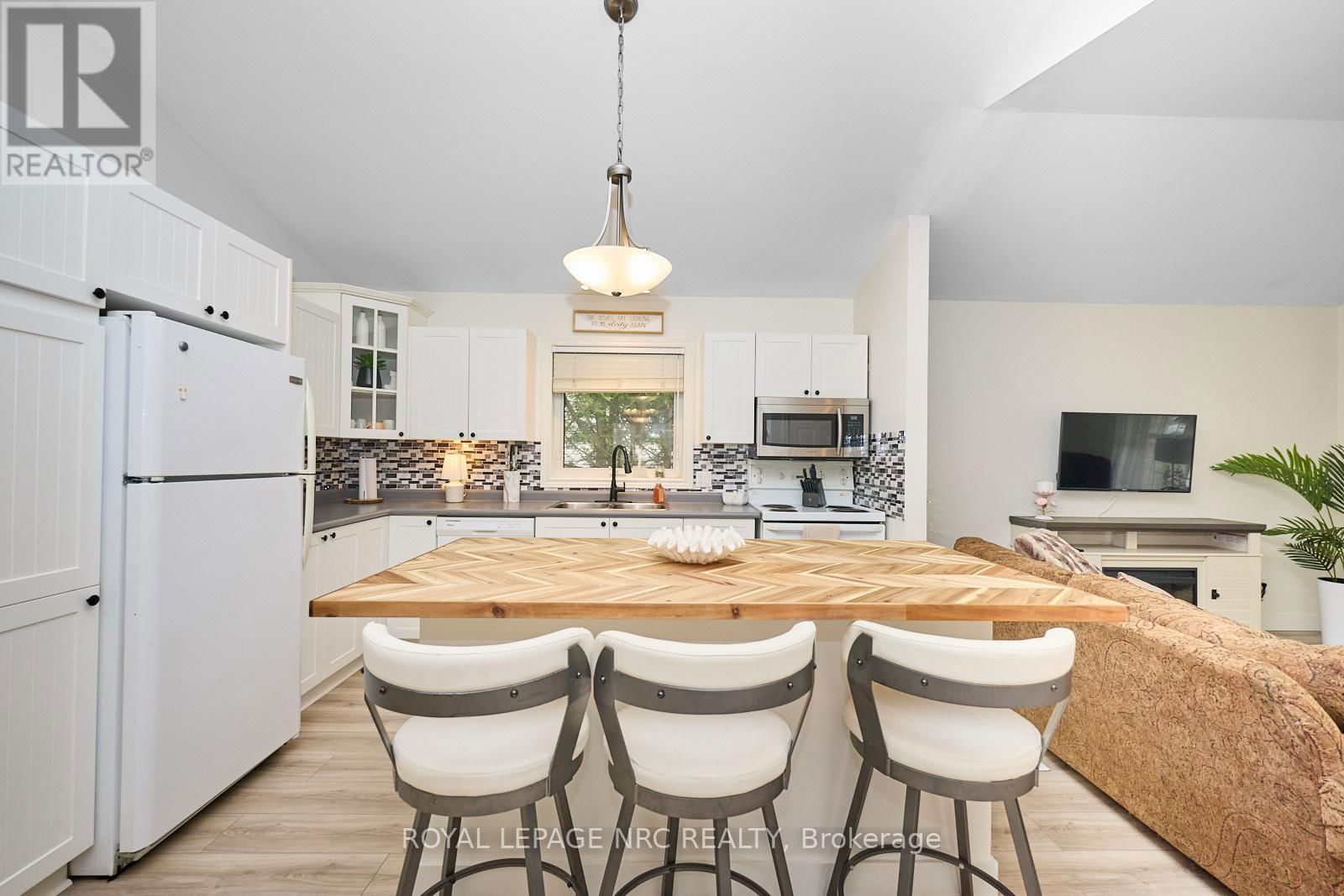 3270 POPLAR AVENUE Image 22