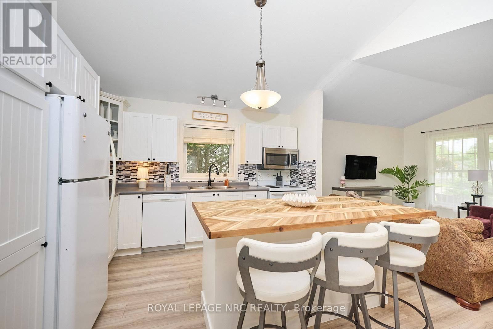 3270 POPLAR AVENUE Image 23