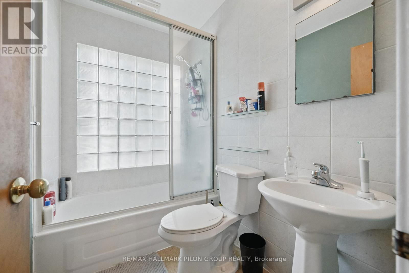 63 CROWNHILL STREET Image 12