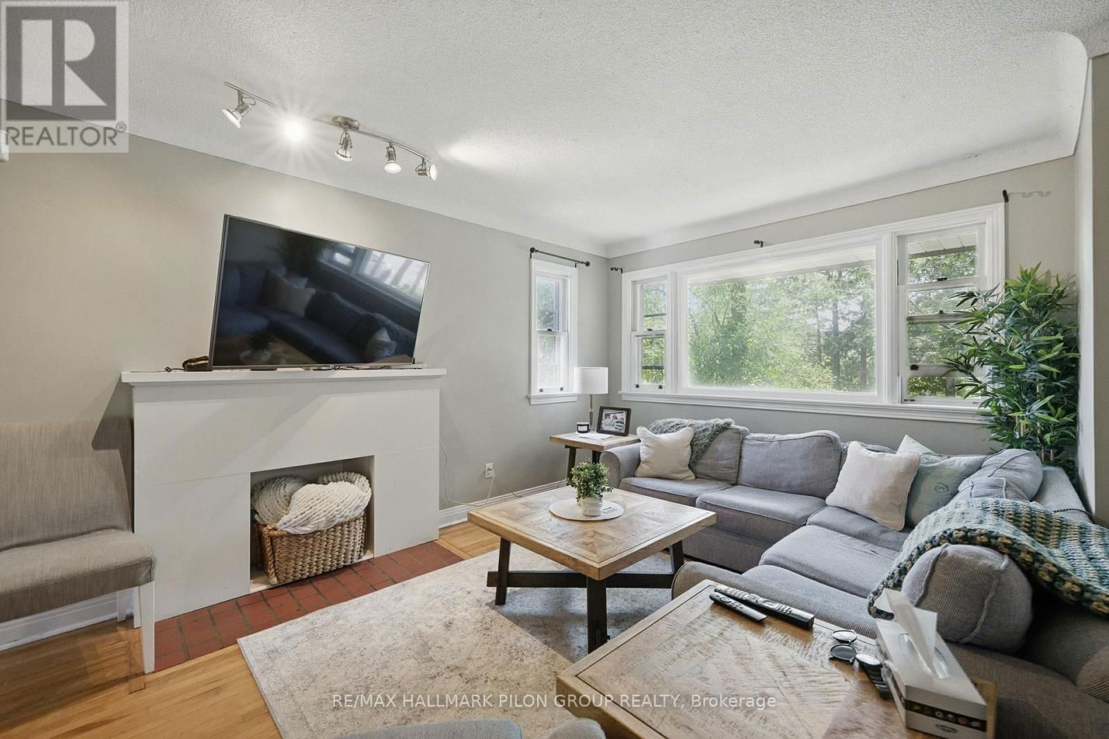 63 CROWNHILL STREET Image 2