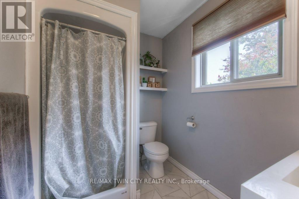 58 BRADBURY CRESCENT Image 12