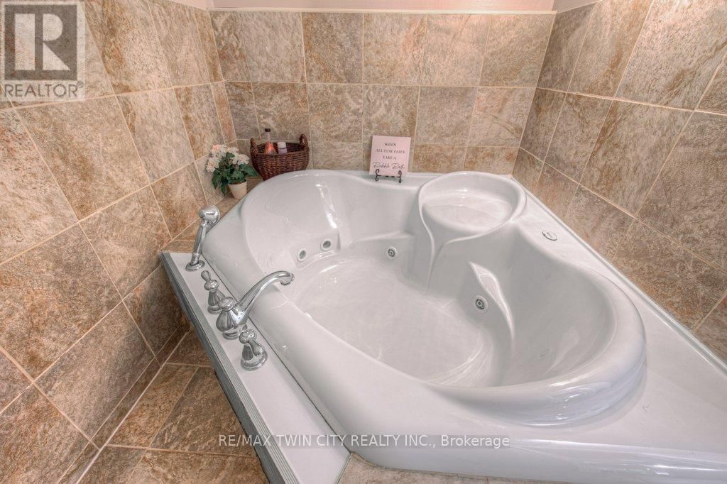 58 BRADBURY CRESCENT Image 21