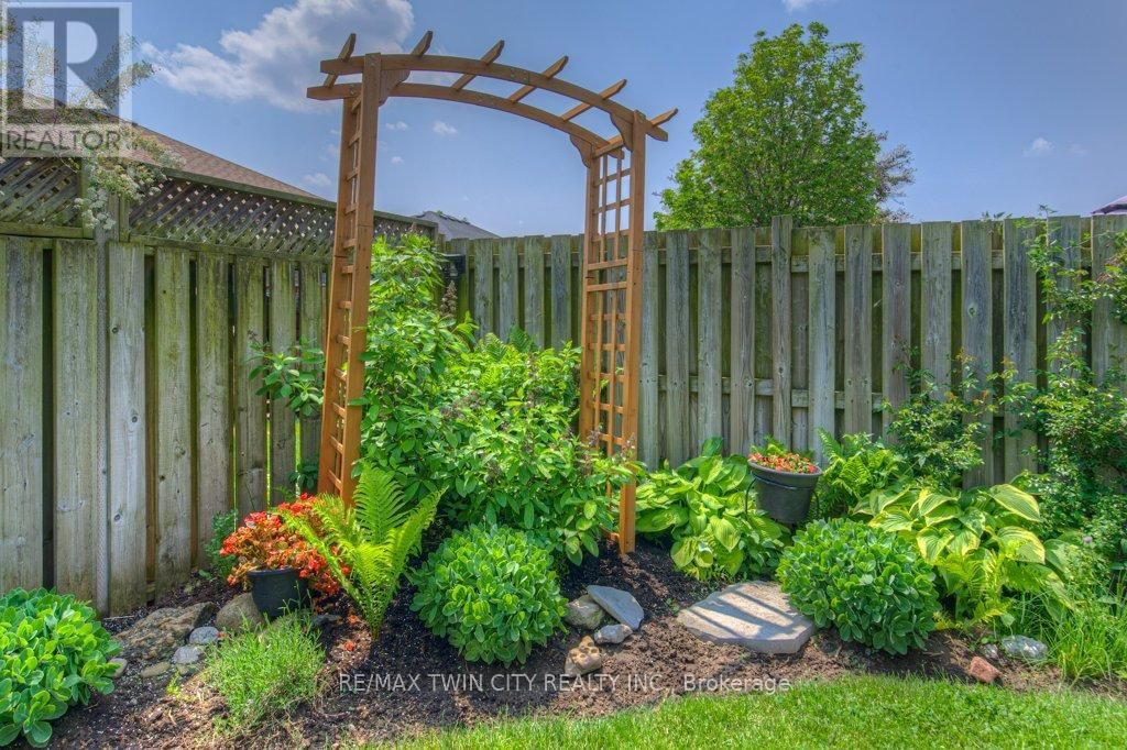 58 BRADBURY CRESCENT Image 26
