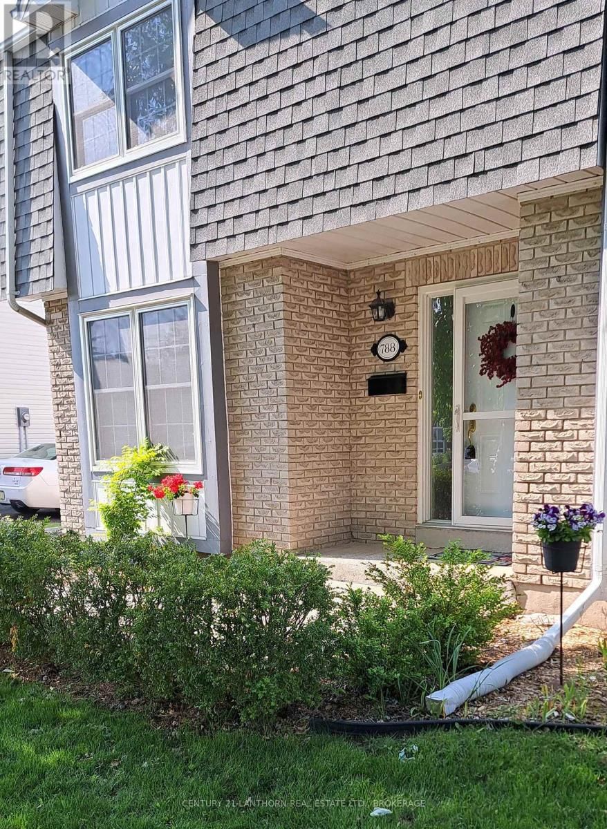 788 WHITEOAK CRESCENT Image 2
