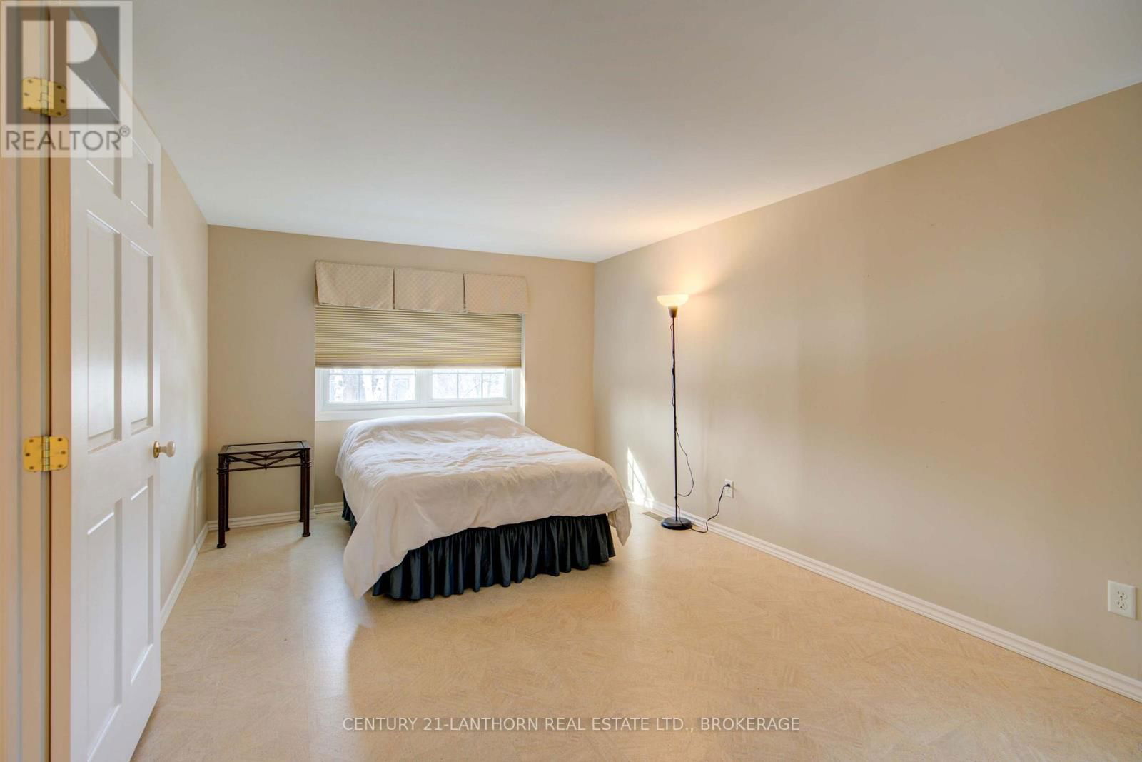 788 WHITEOAK CRESCENT Image 21