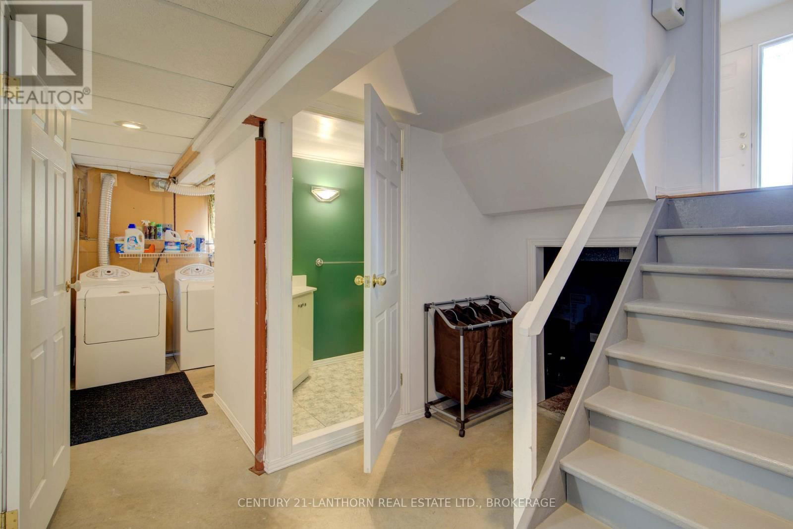 788 WHITEOAK CRESCENT Image 32